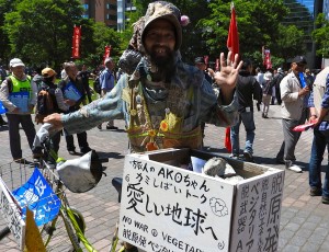 脱原発をかかげて旅をしている「AKOちゃん」さん